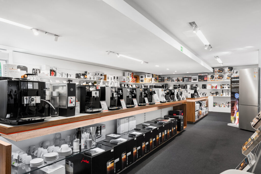 elektrofachmarkt innenansicht Kaffeemaschinen